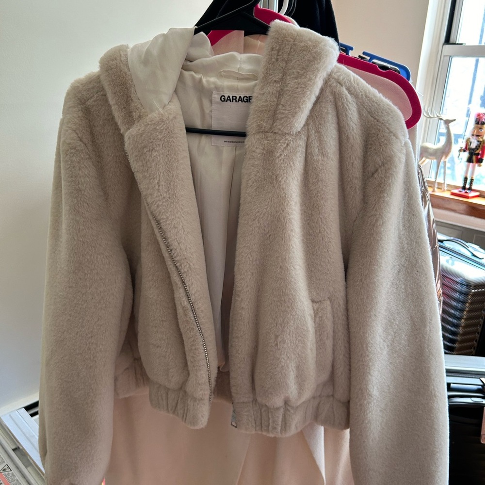 Garage Furry White Coat